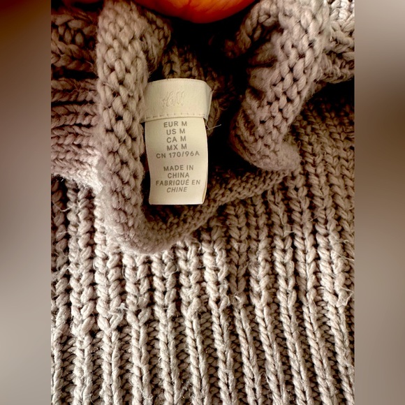 American Eagle medium sweater - Picture 4 of 4